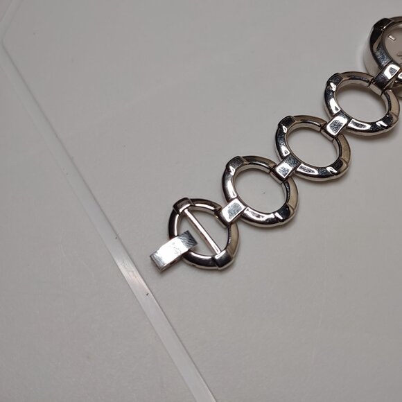 Silver Tone Metal Watch With Oval Link Band - Picture 6 of 14